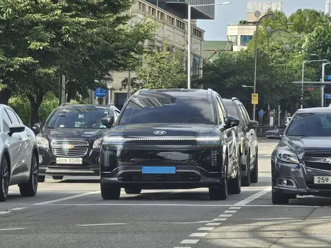 Hyundai launches the 'Calligraphy Black Ink' version of the Ioniq 9